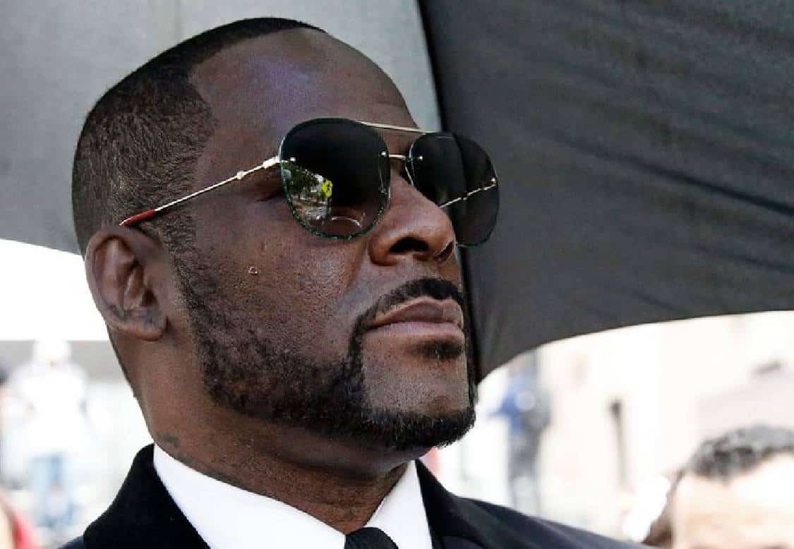 ר' קלי תובע את בית הסוהר שהכניס אותו למשמורת התאבדות