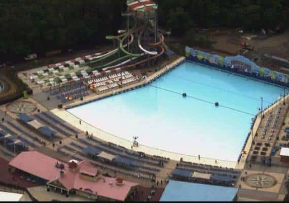 מרילנד: בן 14 נפצע אנוש בבריכת גלים בפארק השעשועים Six Flags