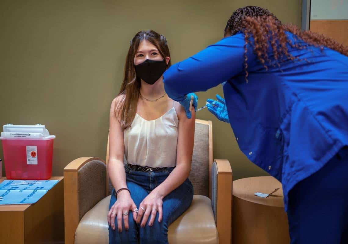 בעקבות המלצת ה-FDA: ב-CDC אישרו את חיסוני הבוסטר לבני 12 עד 15