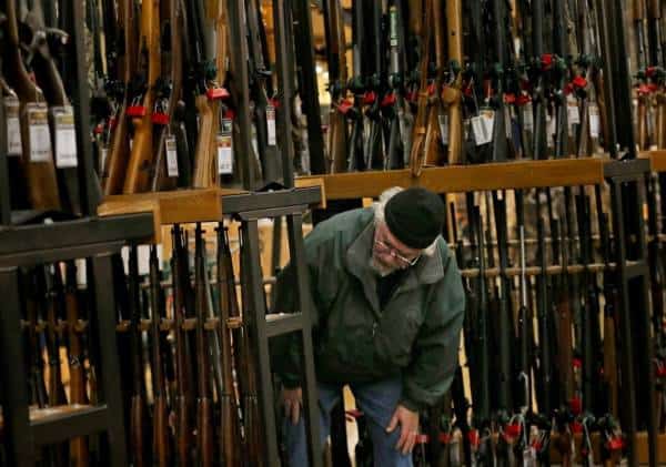 חשש מהמועמדים הדמוקרטים? כמות בדיקות הרקע להשגת כלי נשק מתקרבת לשיאים חדשים