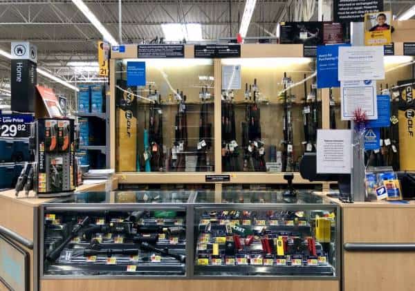 השקט שלפני הסערה? וולמארט רוקנה את מדפי כלי הנשק והתחמושת