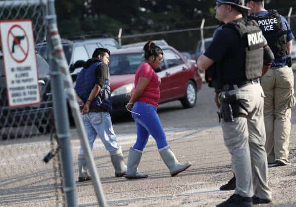 גדול המבצעים בעשור האחרון: מאות נעצרו בפשיטות של כוחות ההגירה 