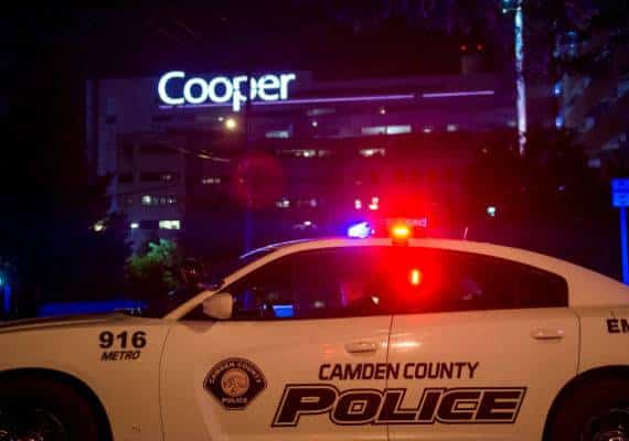 ניו ג'רזי: שני בלשים בלבוש אזרחי נורו ממארב בעת שחיכו ברמזור אדום