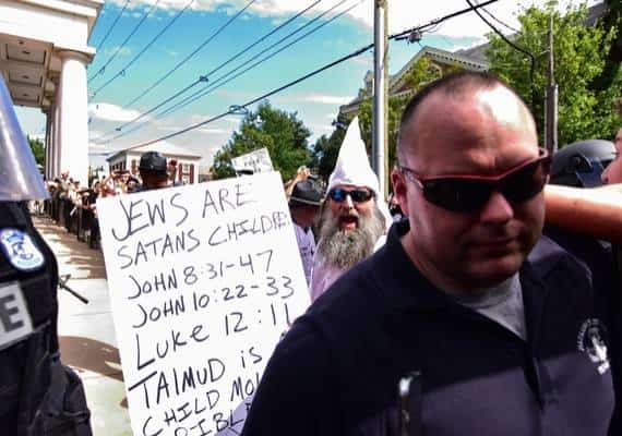 האם ראש הארגון הנאו נאצי הגדול בארה"ב הוא פעיל זכויות שחור שמנסה להרוס את הארגון מבפנים?