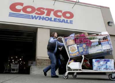 מרד החברות נגד מכסי טראמפ: קוסטקו דורשת החזר של מיליארדים בדולרים