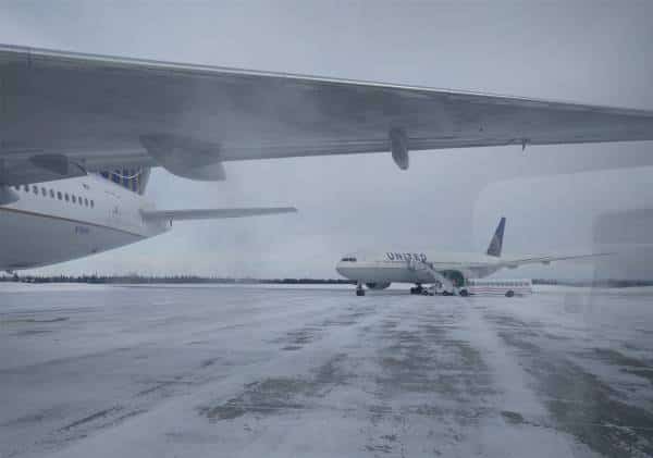 לכודים במטוס במשך 27 שעות: דלת קפואה גרמה לטיסת בלהות בניו יורק