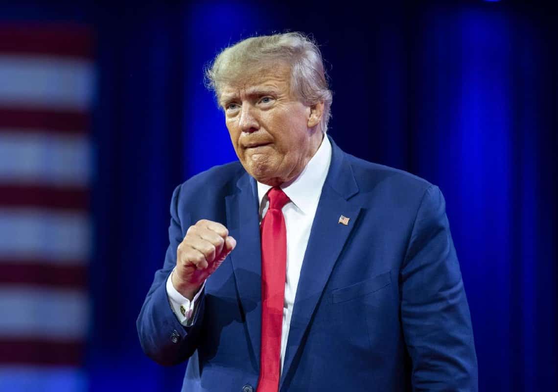 דיווח: כתב אישום יוגש נגד דונלד טראמפ בעקבות תשלום דמי השתקה לסטורמי דניאלס