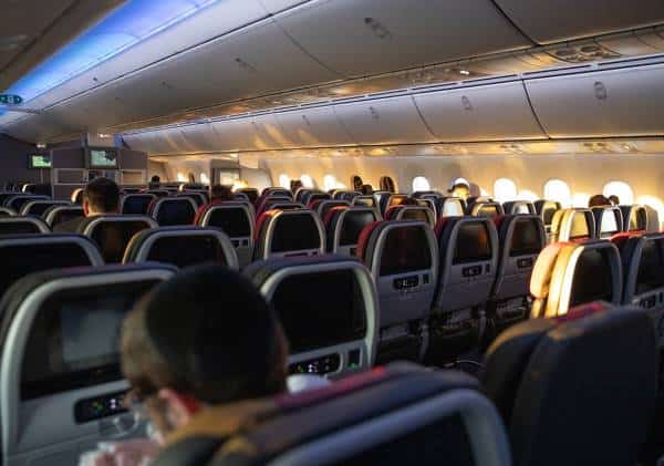 דלתא איירליינס מיישרת קו: נוסעים הורדו מטיסות לאחר שסירבו לחבוש מסכות