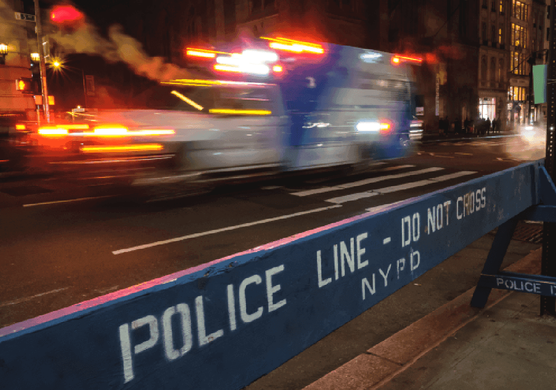 בן 13 מניו יורק התנפל על אחותו הגדולה ודקר אותה: "היא הציקה לי"