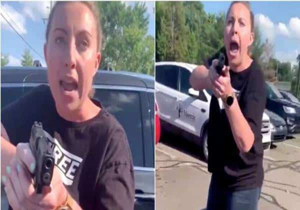 צפו: האישה הלבנה התנצלה, ואז שלפה את האקדח בחניון צ'יפוטלה