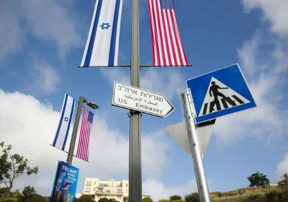 יום של חגיגות ודם: שגרירות ארה"ב עברה לירושלים; עשרות הרוגים בעזה