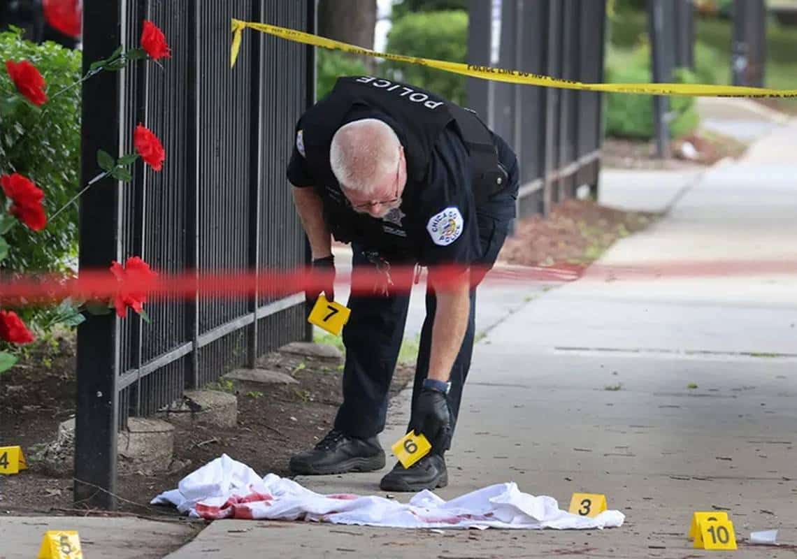 סוף שבוע קטלני בעיר הדמים של ארה"ב: 5 הרוגים ו-48 פצועים בעשרות תקריות ירי