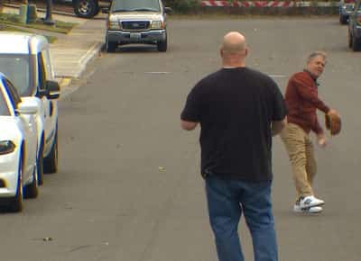 לשחק כדור על המדרכה? בלוס אנג'לס זו עדיין עבירה פלילית