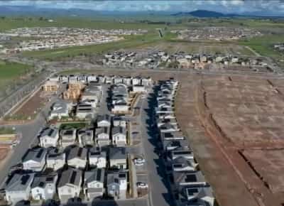 חלום אמריקני במחיר מציאה: קליפורניה פותחת מחדש את תוכנית הדיור לרוכשי הדירה הראשונה