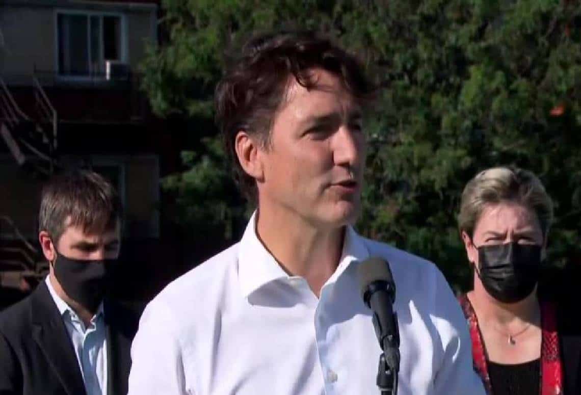 אירוע חמור: אבנים נזרקו על ראשו של ראש ממשלת קנדה ג'סטין טרודו שנפגע בכתפו