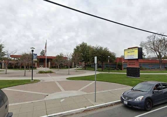 מטען חבלה התגלה במהלך יום לימודים בתיכון בקליפורניה