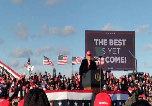  "הוא סופרמן של היהודים!": דיווח מיוחד מהעצרת האחרונה של הנשיא בפנסילבניה, מאות יהודים בקהל הגדול הגיעו לתמוך
