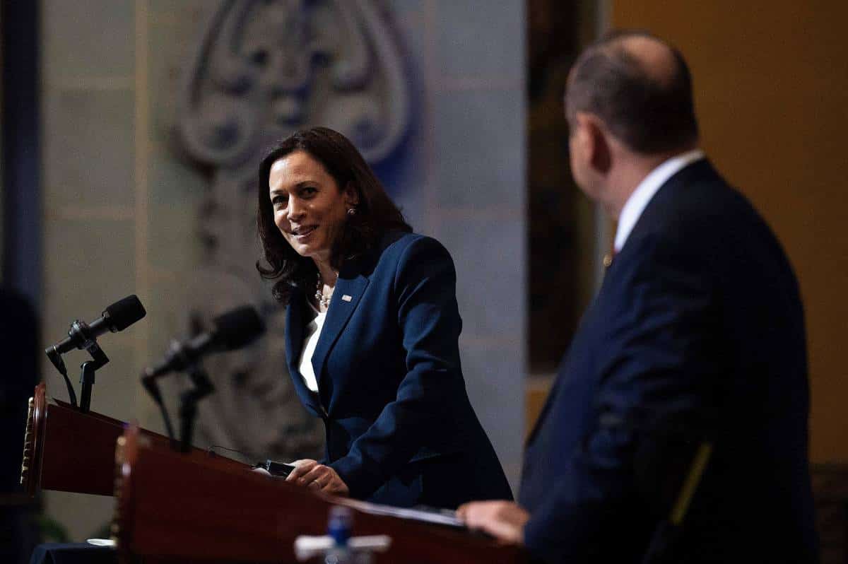 משבר ההגירה: מחוקקים רפובליקנים קוראים לביידן לפטר את סגניתו בגלל ״כישלונה בטיפול במשבר״