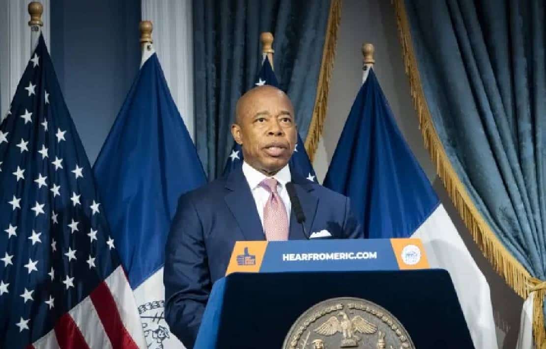 משבר המהגרים בניו יורק מחמיר: "אנחנו צריכים עזרה - 385 דולרים ללילה למשפחה במלון קראון פלזה"