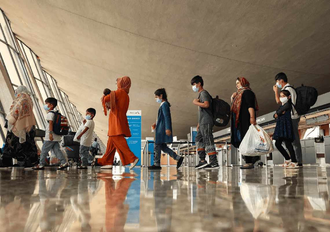 אמריקנים תרמו עשרות אלפי נקודות של הנוסע המתמיד עבור פליטים אפגנים