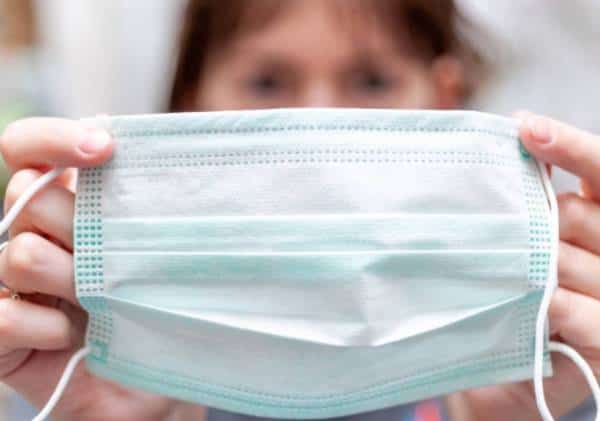 חובה לחבוש מסכה? רק אם אתה בצבע עור לבן