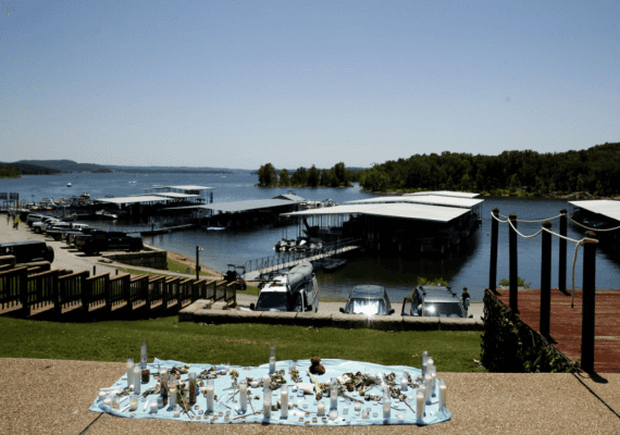 מיזורי: שני ניצולי אסון סירת התיירים שוחררו לביתם מבית החולים