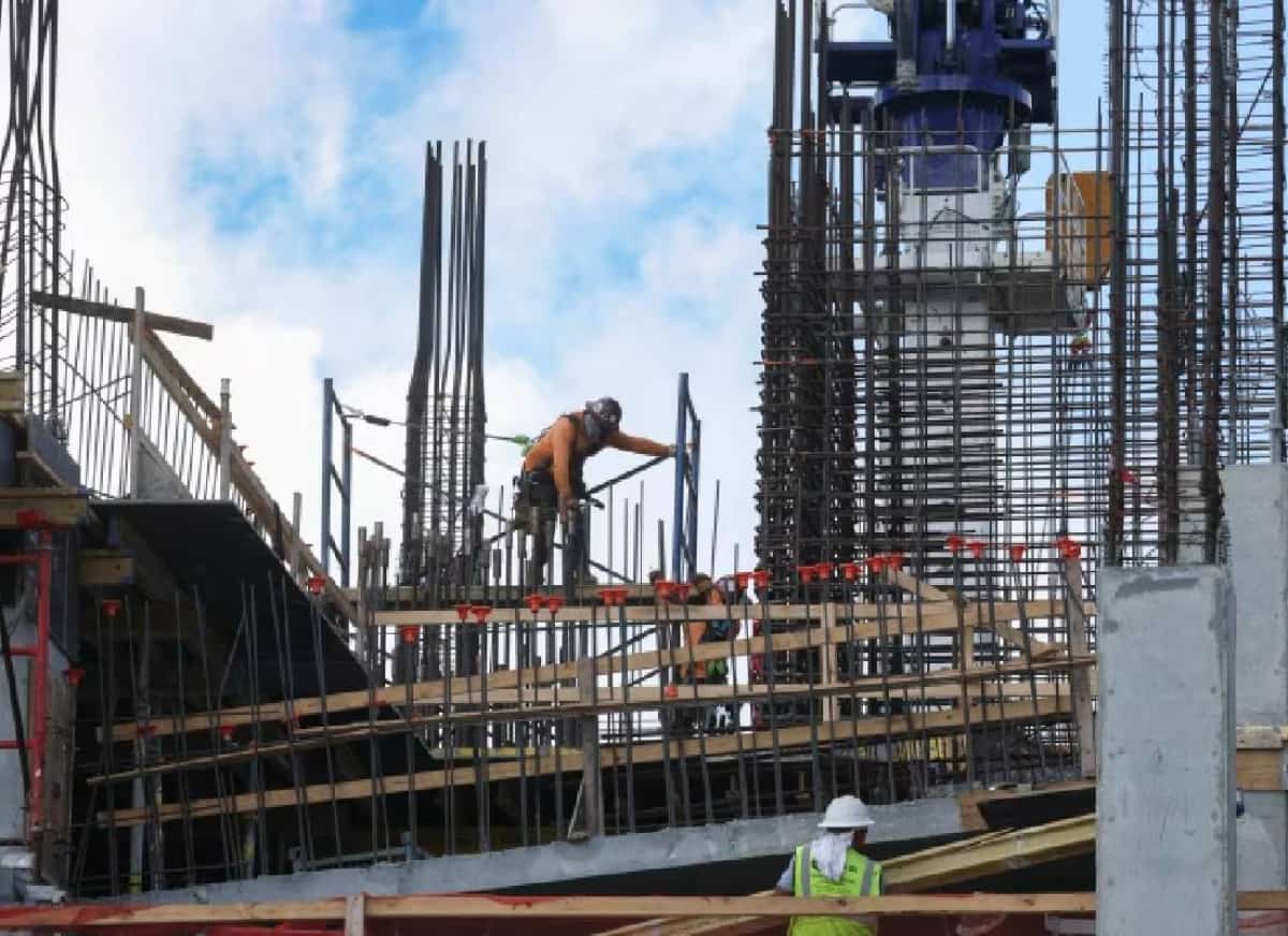 העלויות מזנקות — ואתם משלמים: כך המלחמה שוברת את שוק הבנייה