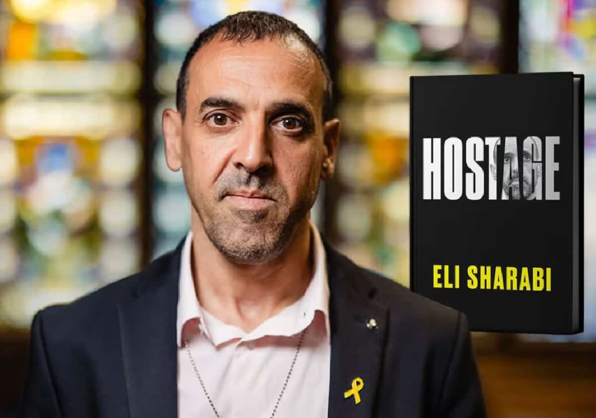 ספר הזכרונות 'חטוף', שבו שרעבי משתף על אותה שבת שחורה שבה איבד את אשתו בונותיו ו-491 הימים בשבי החמאס, זכה בפרס ספר השנה היהודי