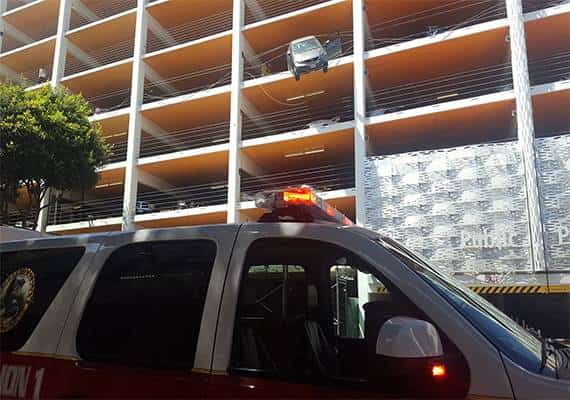 לוס אנג'לס: לחיצה על דוושת הגז במקום הבלם הובילה לרגעי אימה