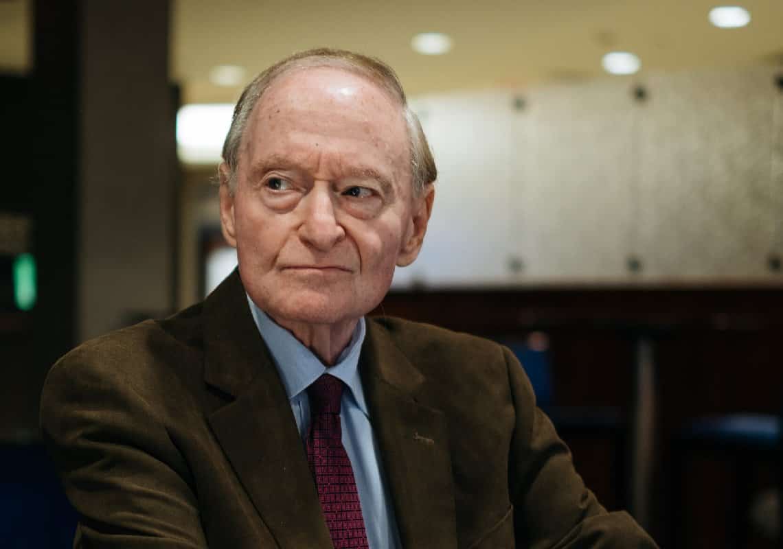 'המנטור' של ג'פרי אפשטיין נמצא ללא רוח חיים בדירה בקונטיקט