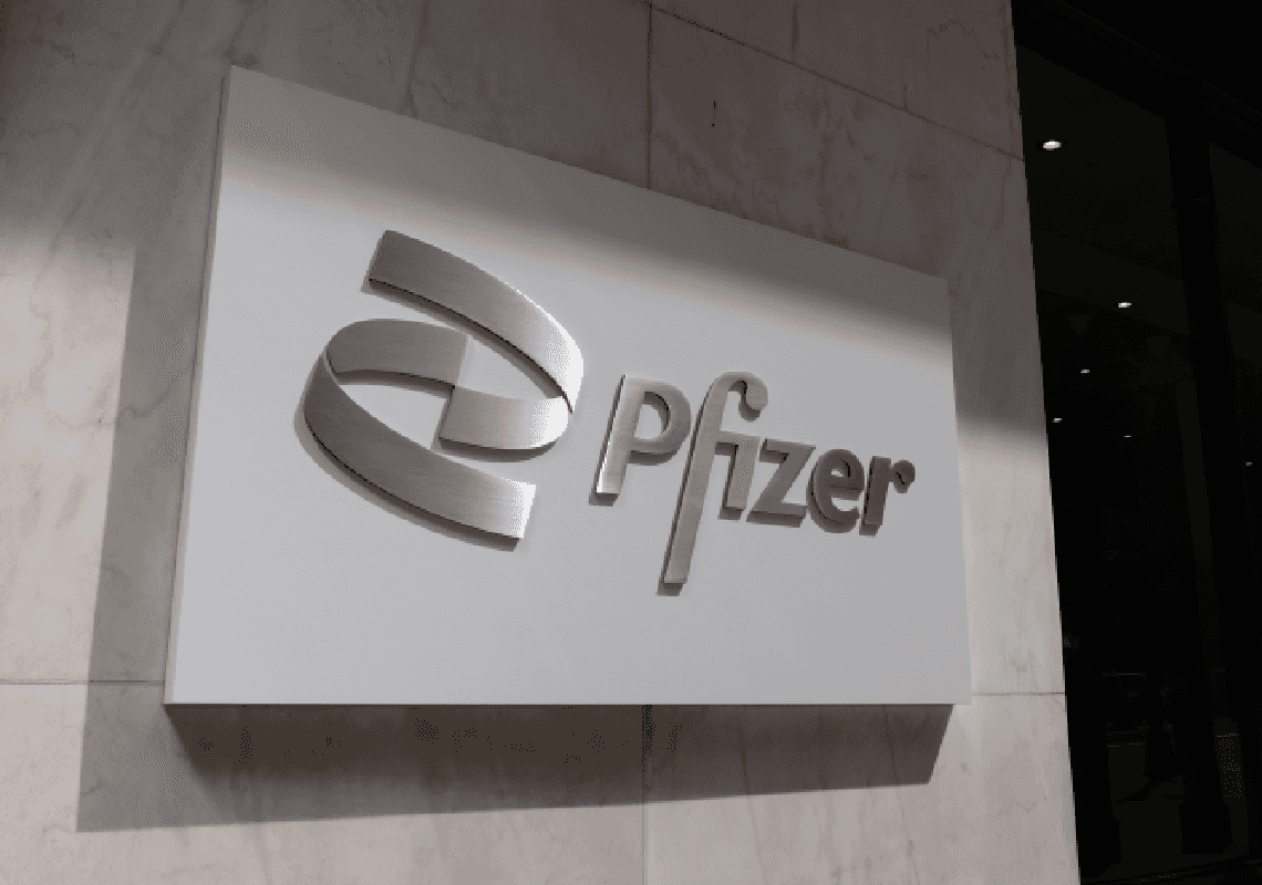 פייזר תובעת עובדת ותיקה בגין גניבת עשרות אלפי מסמכים סודיים עבור חברה מתחרה