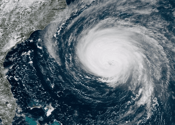 פלורנס מתחילה להלום, טראמפ משכתב את ההיסטוריה וראש FEMA חשוד בשחיתות