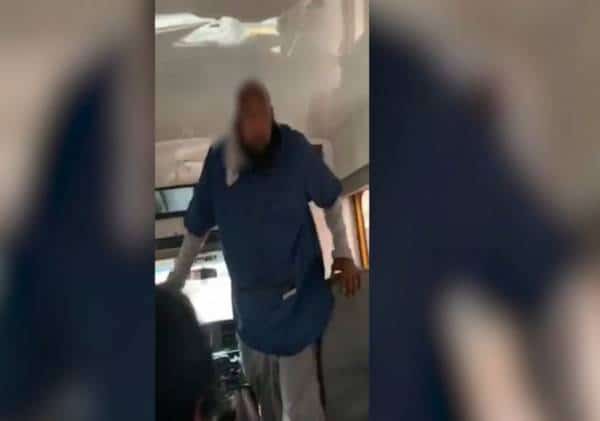 "תטפל בהם בעצמך": נהגת אוטובוס נטשה אוטובוס מלא בילדי בית הספר באמצע הכביש