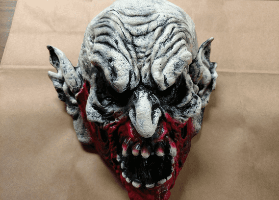 פלורידה: עובד הפיצרייה ירה למוות בתוקף במסכת מפלצת