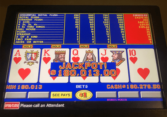 יד נדירה: 'רצף מלכותי עוקב' זיכה מהמר בר מזל בכל הקופה