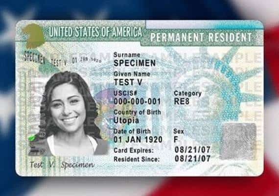 רשות ההגירה חושפת: אלו מספרי המועמדים ברחבי ארה"ב שעדיין ממתינים לקבלת גרין קארד