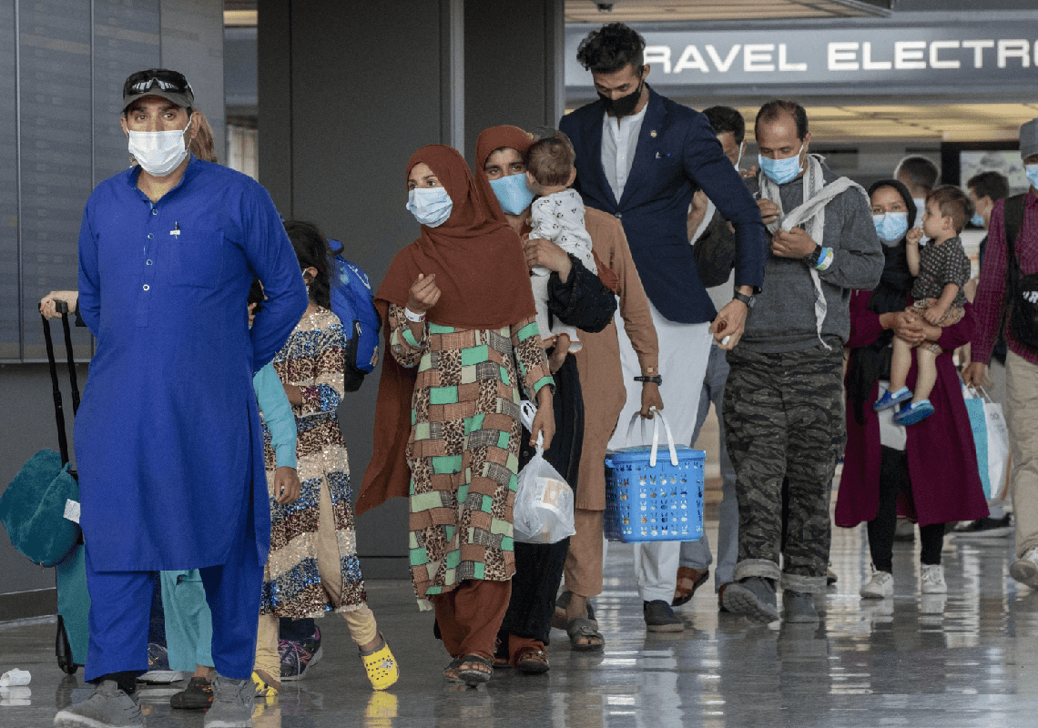 פייסבוק, פייזר ואמזון הצטרפו לעשרות חברות שיעסיקו פליטים אפגנים