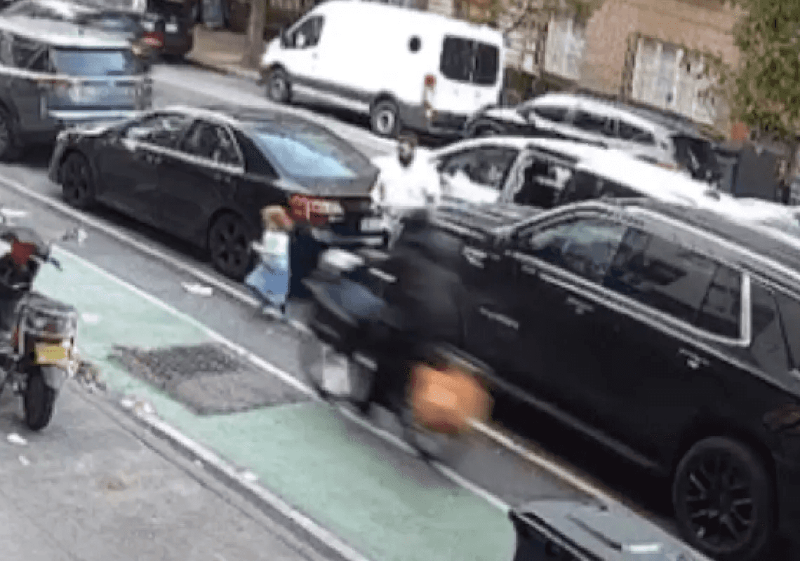 תיעוד מלב ברוקלין: רגע הפגיעה בילדה בת 3 מעורר סערה ברשת