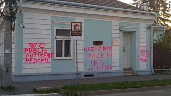 רומניה: בית ילדותו של אלי ויזל כוסה בכתובות נאצה