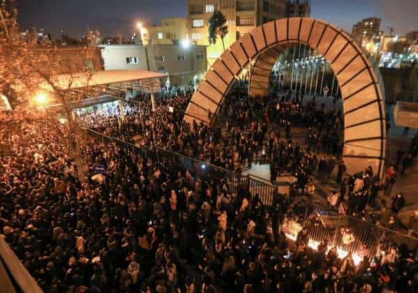 למרות איומי וושינגטון: תחמושת חיה נורתה לעבר מפגינים באיראן 