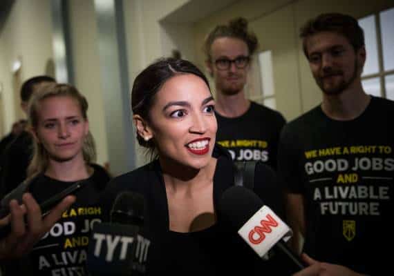 צפו: התגובה של אוקסיו-קורטז לניסיון ההכפשה ברשת סחפה את הגולשים