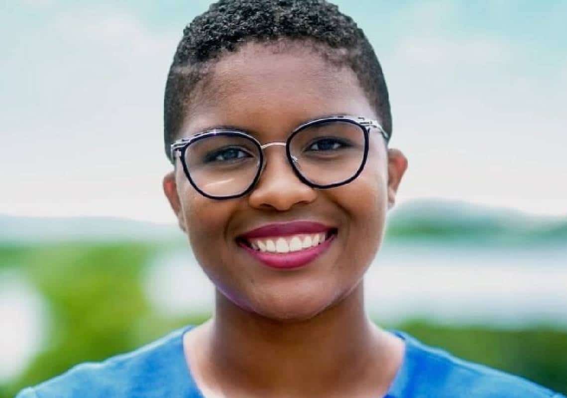 שפל חדש? סנאטורית מרוד-איילנד ביצעה 'טוורקינג' הפוך בביקיני כדי למשוך מצביעים