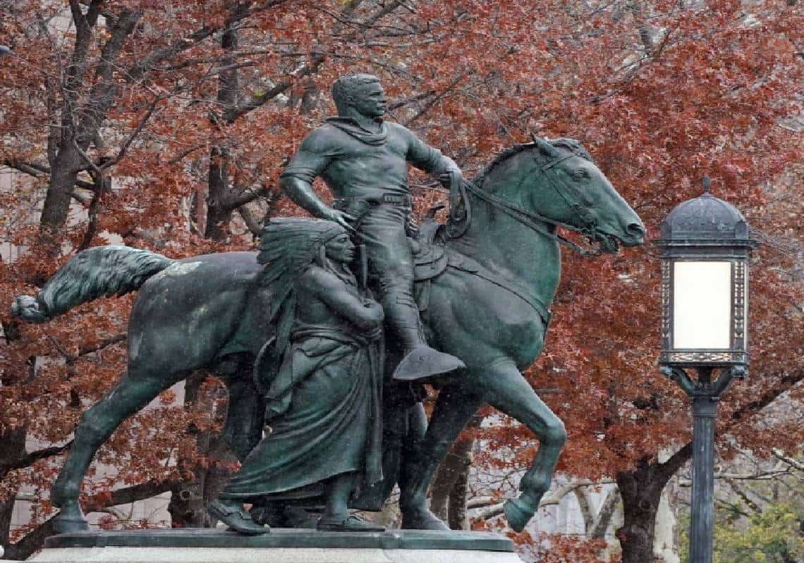 "יום של אסון ובושה לאמריקה": ניו יורק הסירה פסל של אחד מגדולי הנשיאים בהיסטוריה