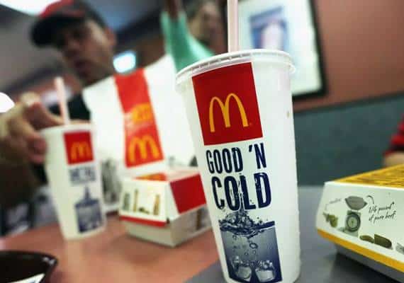 קנזס: שוטר הזמין אוכל במקדונלדס, אחד העובדים מזג חומר ניקוי לשתייתו