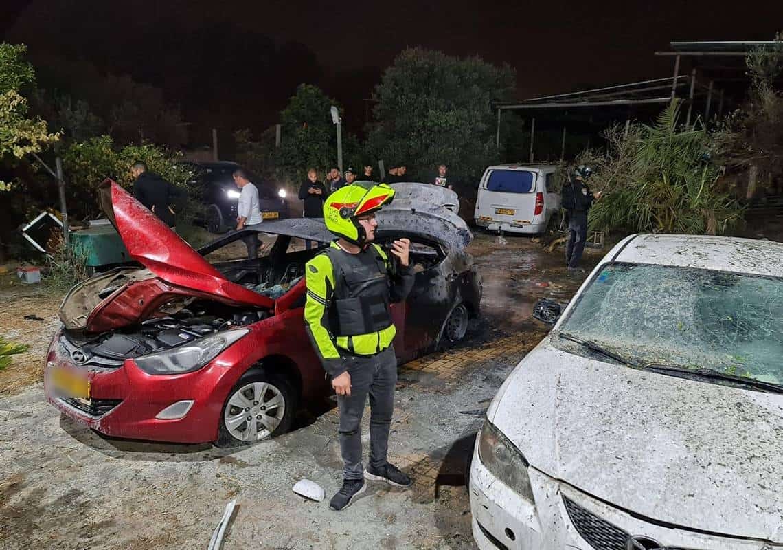 מטח לילי נוסף לעבר ישראל: אב ובתו נהרגו מפגיעת רקטה בלוד