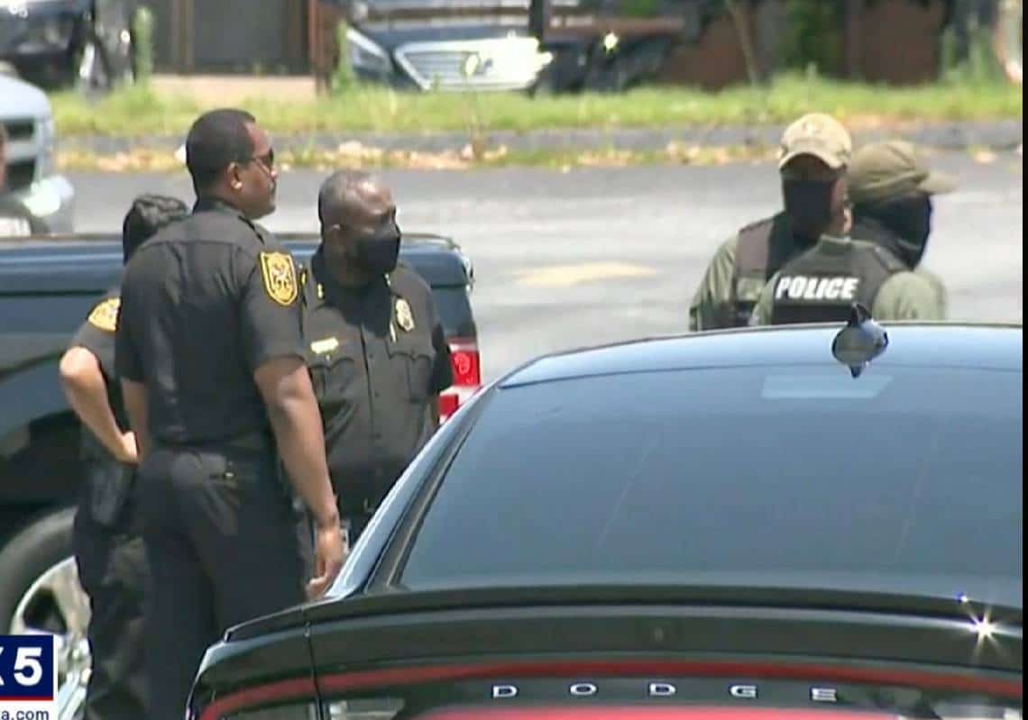 "היא ביקשה לשים מסכה, הוא הביט בה בדממה, יצא מהסופרמרקט, וחזר עם האקדח הטעון": קופאית נרצחה באכזריות מקפיאת-דם