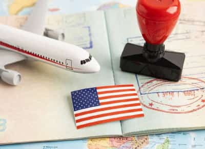 שערי אמריקה נסגרים: ממשל טראמפ מקפיא ויזות מהגרים מ־75 מדינות בטענה להגנה על משלמי המסים