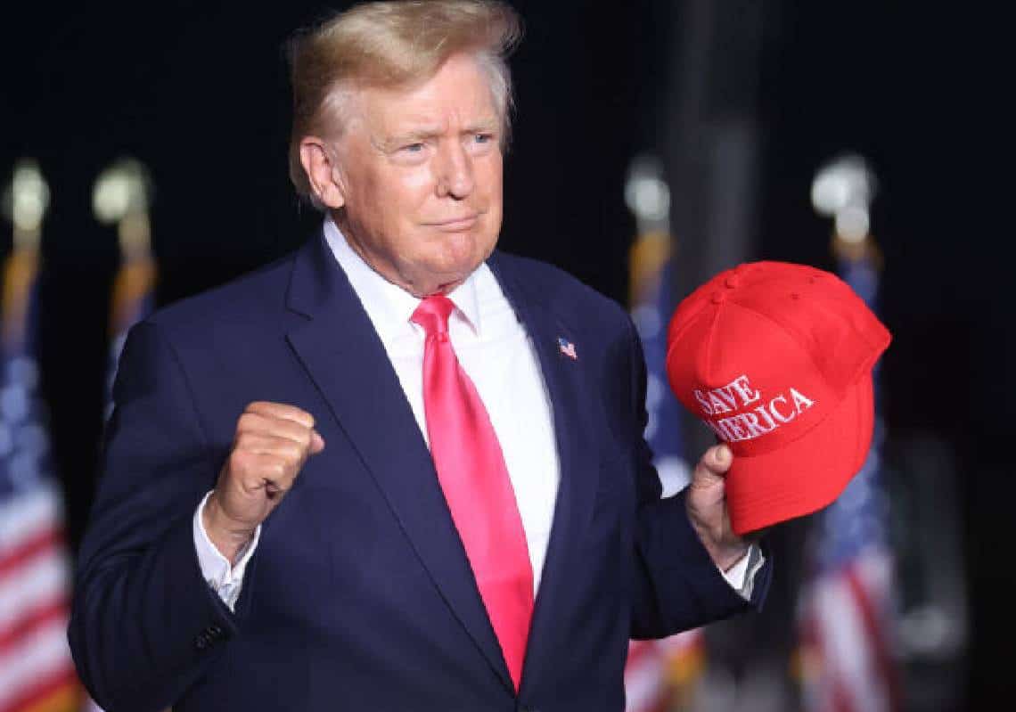 "תכריזו עלי מיד כזוכה ב-2020 או שתקיימו בחירות חדשות": טראמפ מגיב לצנזורת פייסבוק בהוראת ה-FBI על סיפור הלפטופ