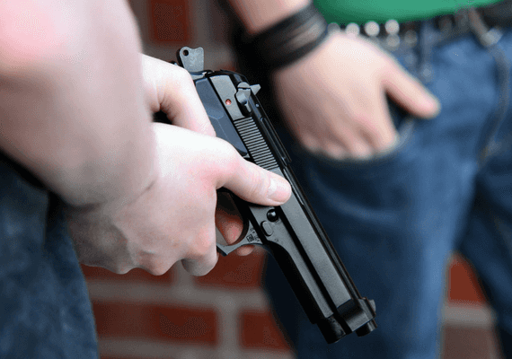 קליפורניה: שלוש הצעות חוק הוגשו למושל בניסיון להקשות על החזקת נשק במדינה