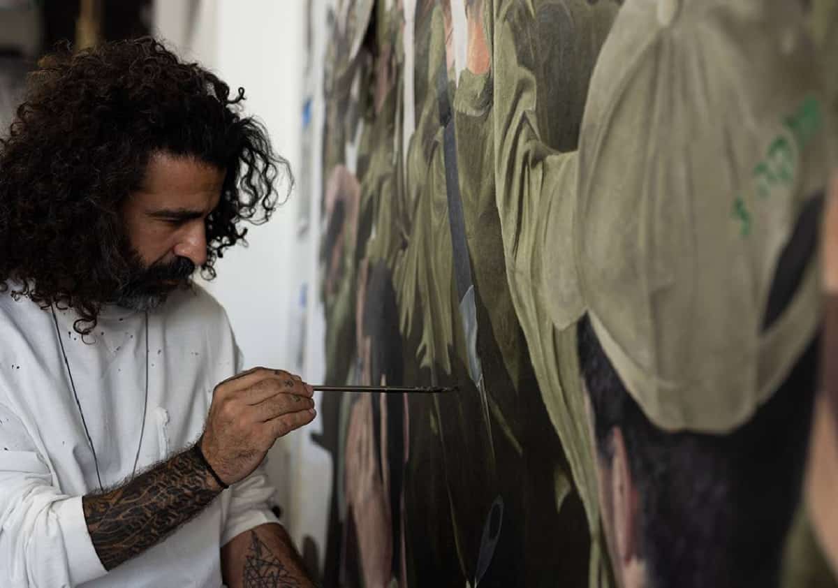 מתוך מראות הטבח בבארי נולדה יוזמת אמנות ייחודית בלוס אנג'לס: תומר פרץ יוצר עם ניצולים וחיילים עבודות שמספרות את מה שהמילים לא מצליחות